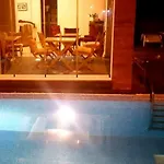Corner Boutique 3*