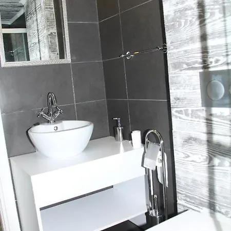 Corner Boutique Hotel 3*