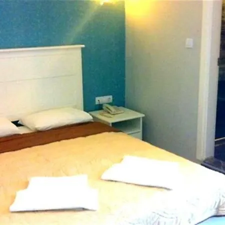 فندق Corner Boutique 3*
