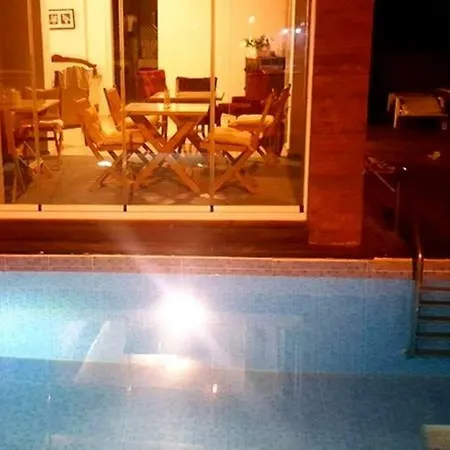 Corner Boutique 3*