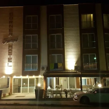 Corner Boutique 3*